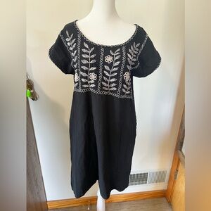 100% Cotton Black and White Floral embroidered Mexican short Dress Size M